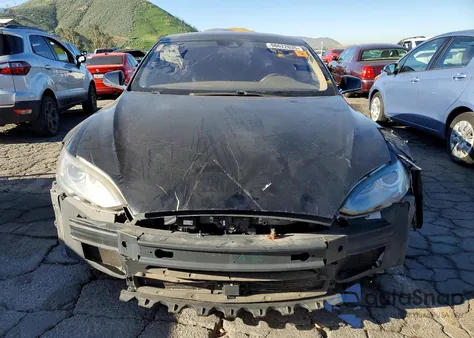 2014 Tesla Model S из США, поврежденный, VIN 5YJSA1H17EFP55681